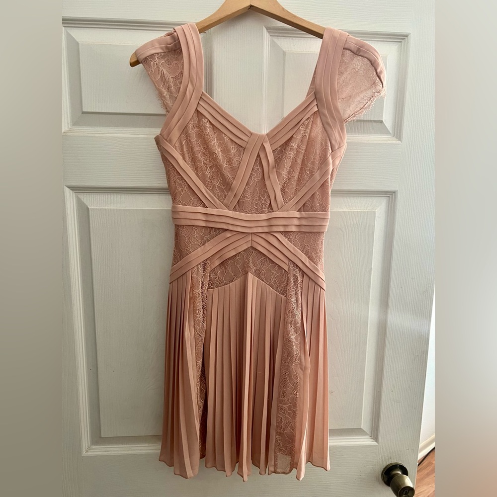 Gorgeous BCBG Maxazria Blush Pink Dress | size 02 | Excellent condition
